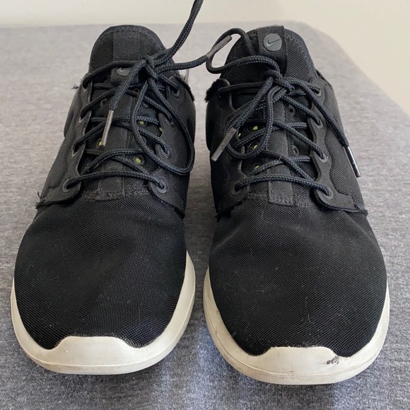 nike shoes - Picture 1 of 2